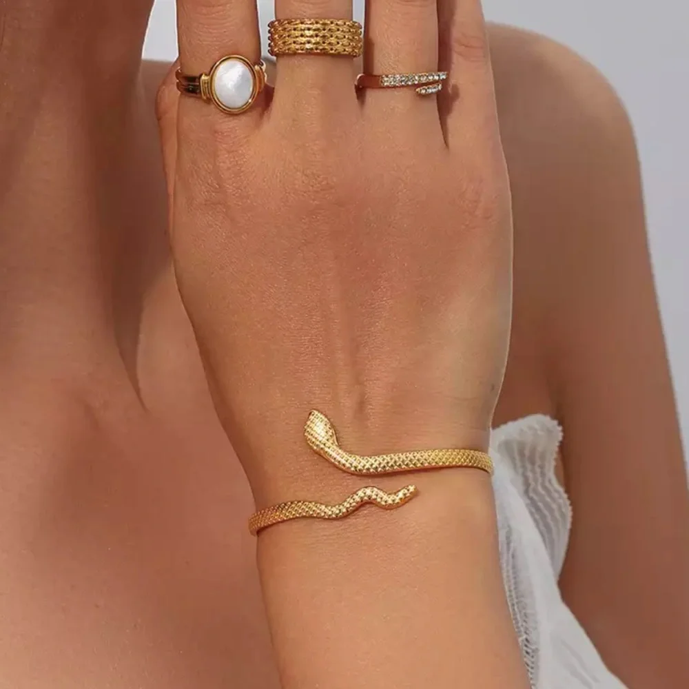 18K GOLD ADJUSTABLE BANGLE CUFF BRACELET, NICE BRACELET, CUTE BRACELET - Picture 3 of 7